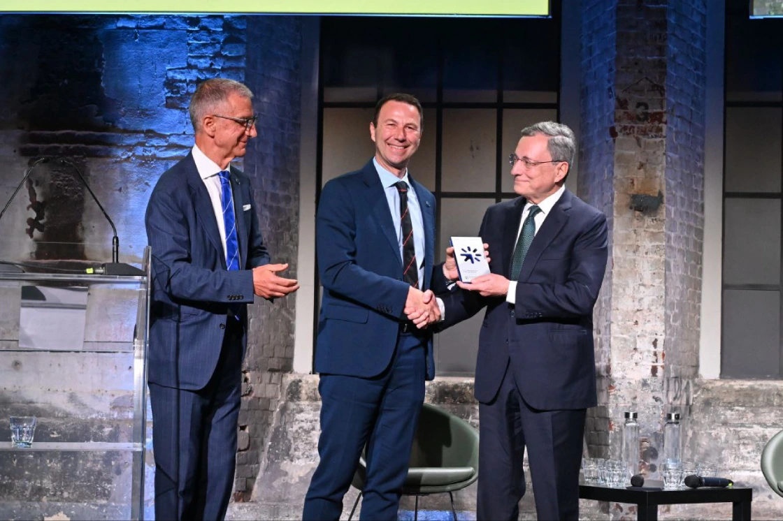 mario-draghi-premiato-politecnico-torino-premio-foresight-innovation